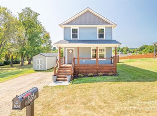 104 English Rd, Candler, NC 28715