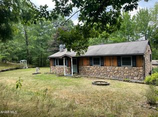 195 Asbury Ln, Altoona, PA 16601
