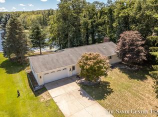 13674 Pine Ct, Grand Haven, MI 49417