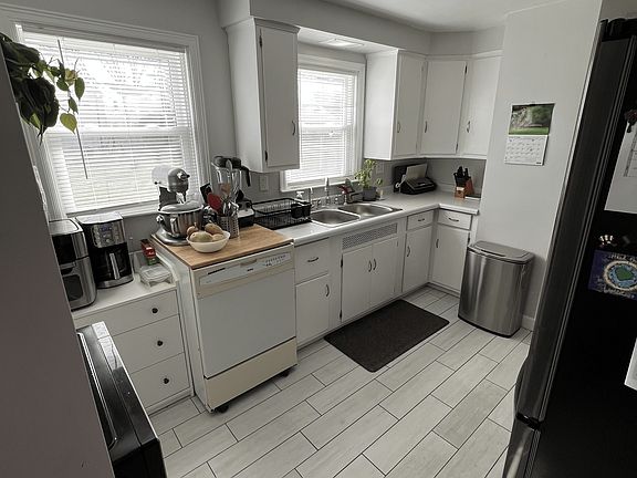 5th image of 132 E Tasher St