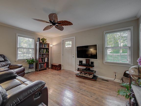 4th image of 2320 Greenfield Ln