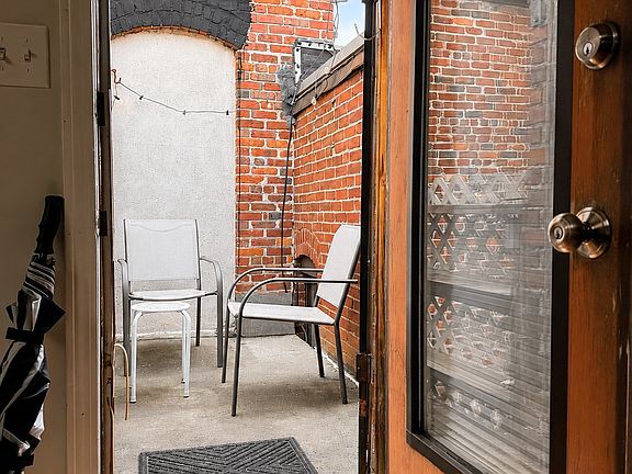 5th image of 440 Hanover St APT 5D