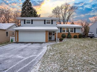 4127 N 92nd St, Wauwatosa, WI 53222