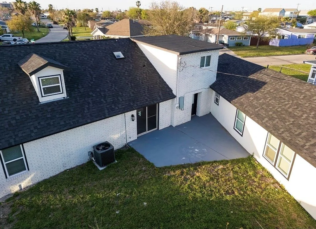 5 bed, 3.0 bath, 3000 sqft, $3,200 — Photo 3