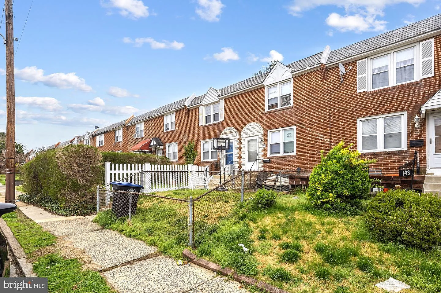 3 bed, 1.0 bath, 1152 sqft, $1,760 — Photo 1