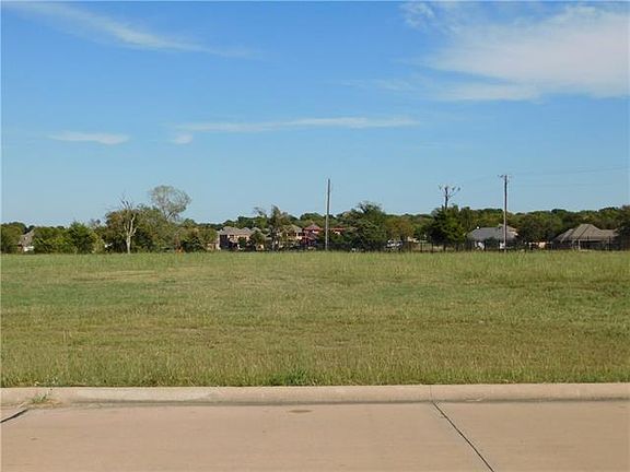 2nd image of 1303 Estate Dr