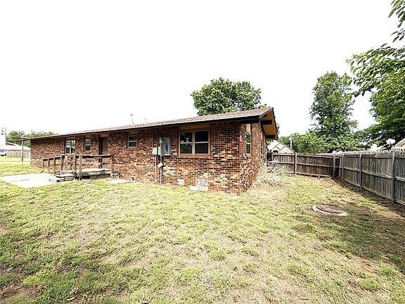 4th image of 1319 Manchester Dr