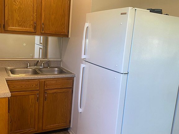 3rd image of 2421 Ackley Ave #263