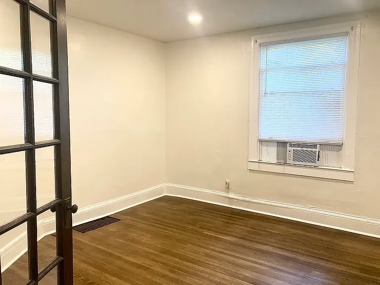 17 N Irvington Ave — Photo 4