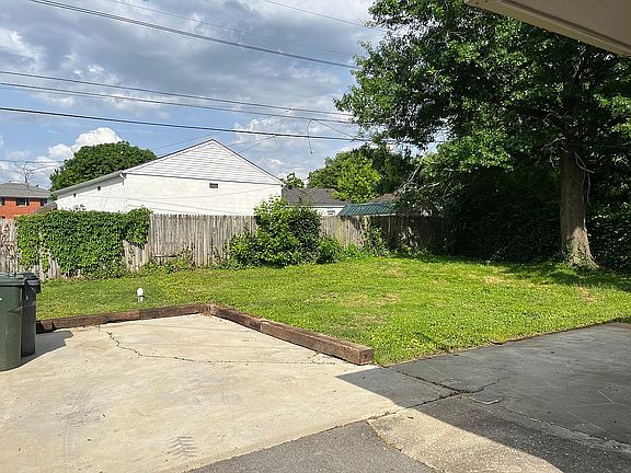 3rd image of 2037 Saint Teresa Dr