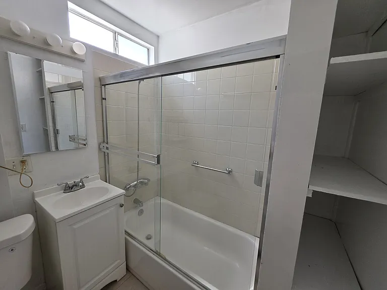 1639 N Kingsley Dr — Photo 13