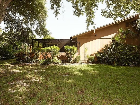 3rd image of 15462 Crystal Lake Dr