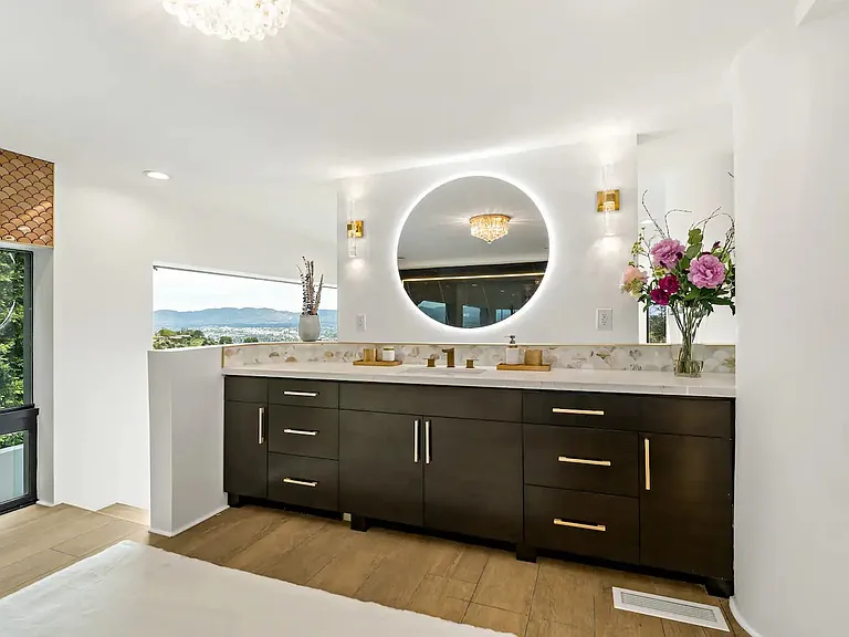 15105 Mulholland Dr — Photo 11