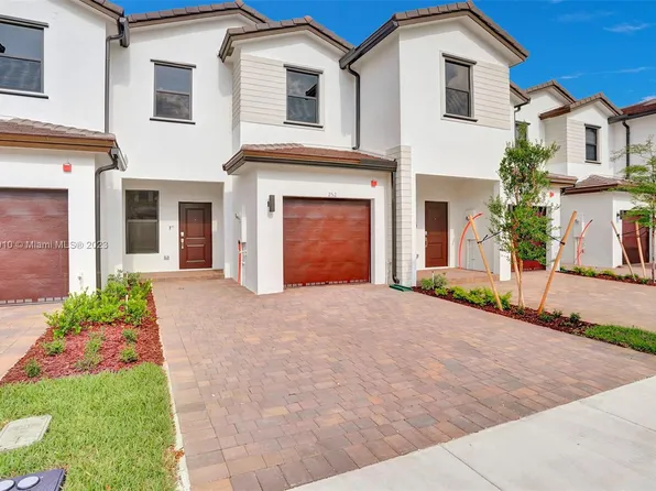 252 SW 159th Way, Pembroke Pines, FL 33027