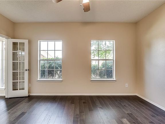 5th image of 2310 Woodglen Dr
