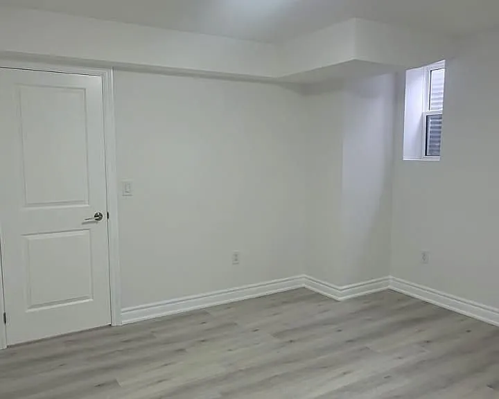 32 Auckland Dr E #BASEMENT — Photo 9