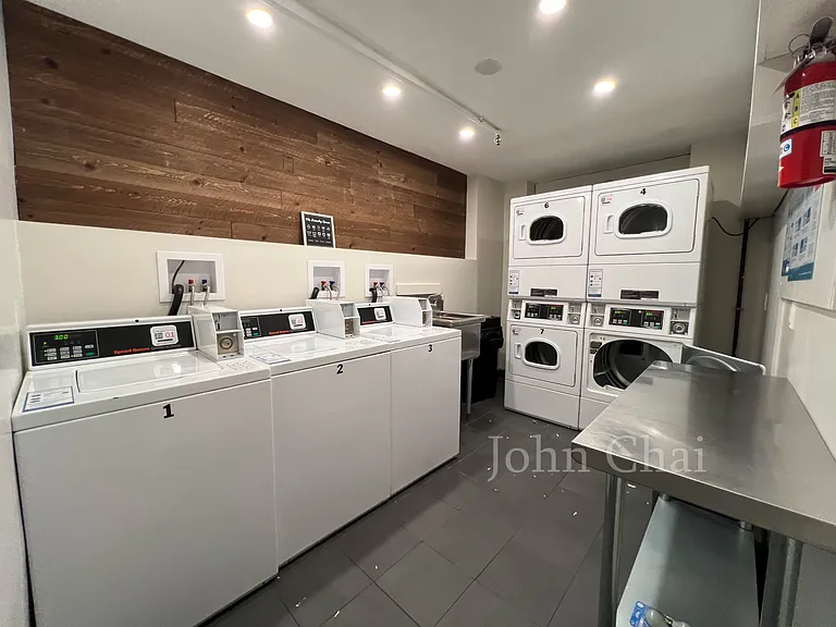 95 Sutherland Rd #3B — Photo 30