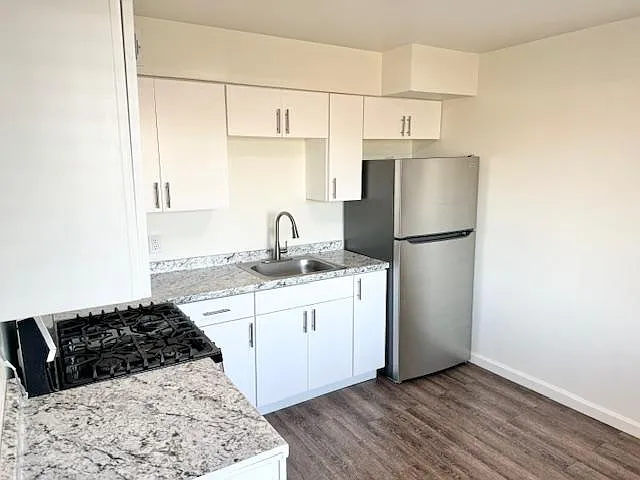Building Photo - 5947 W Rose Ln #17