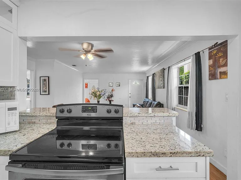 1635 Hollywood Blvd — Photo 10