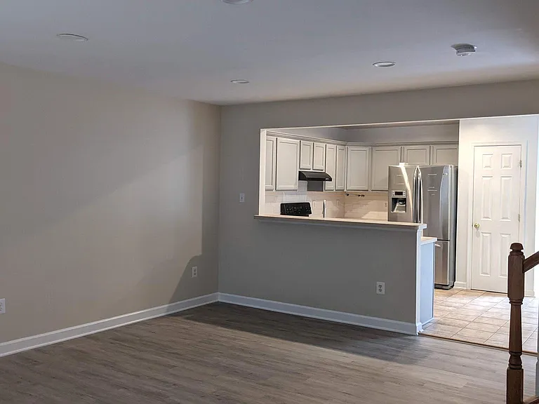 829 Gallows Ct — Photo 4