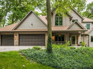 9827 Deer Ridge Dr, Cedar Rapids, IA 52411