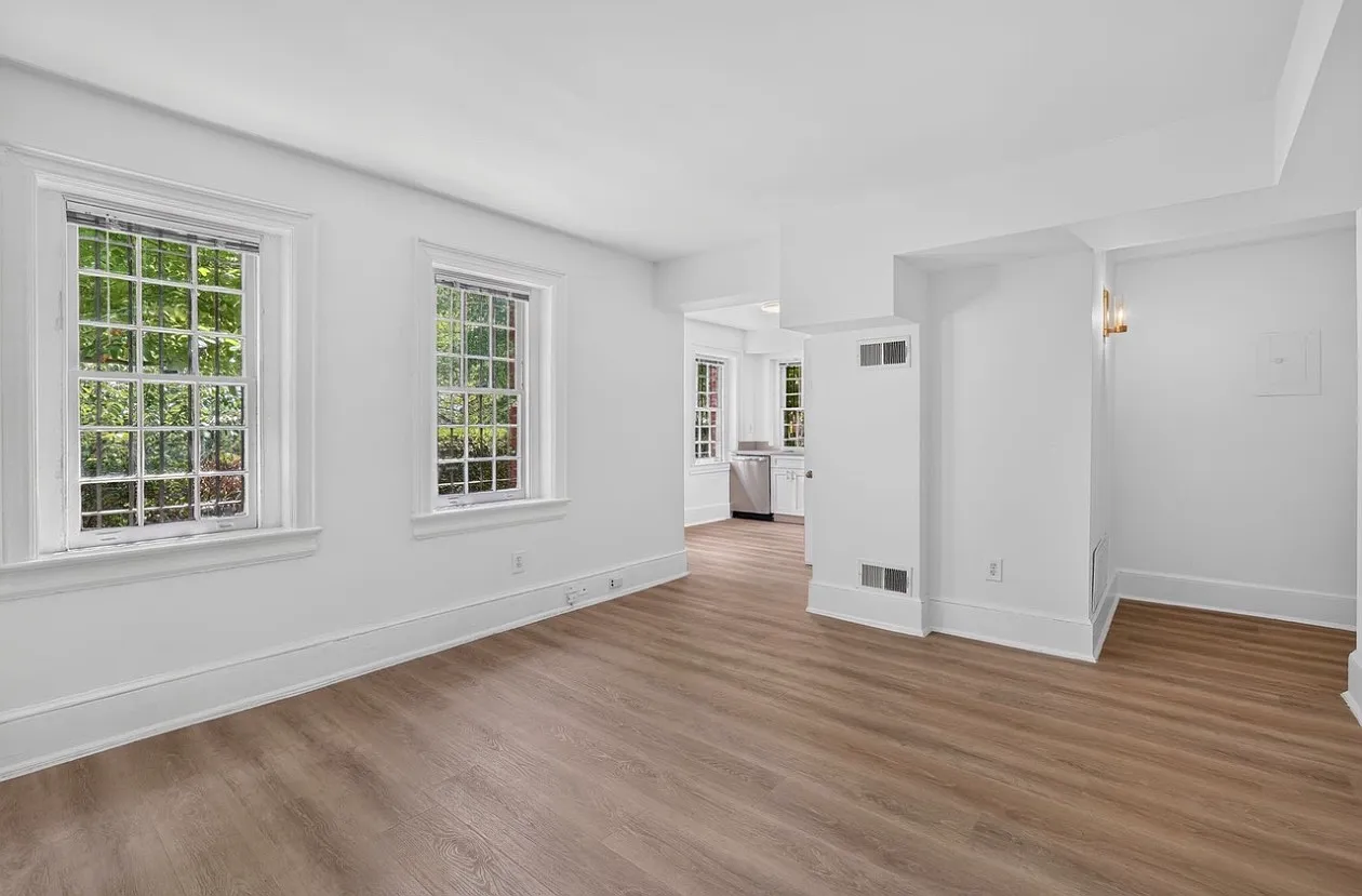 Studio, 417 sqft, $2,075 — Photo 1