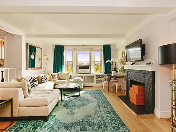 299 West 12th Street image 1 of 5