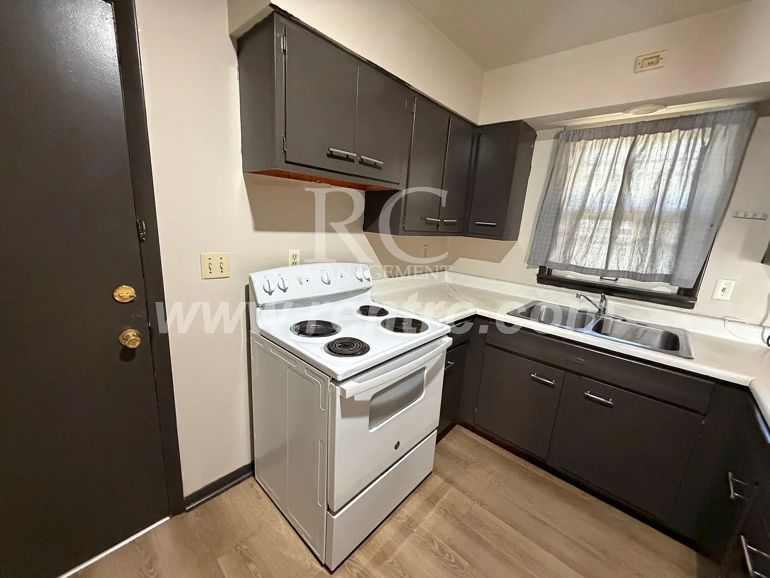 3 bed, 1.5 bath, 1150 sqft, $995 — Photo 3