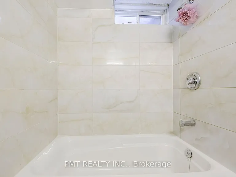 26 Granada Cres — Photo 33