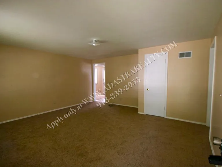 11315 E 77th Ter — Photo 3