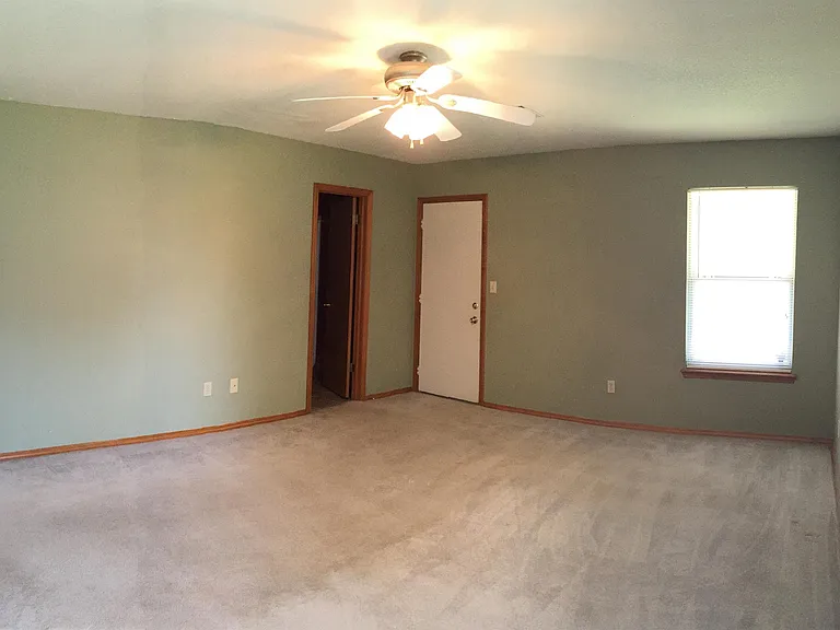 214 W Dewey St — Photo 7