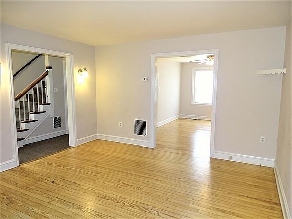 3rd image of 1074 E Main St