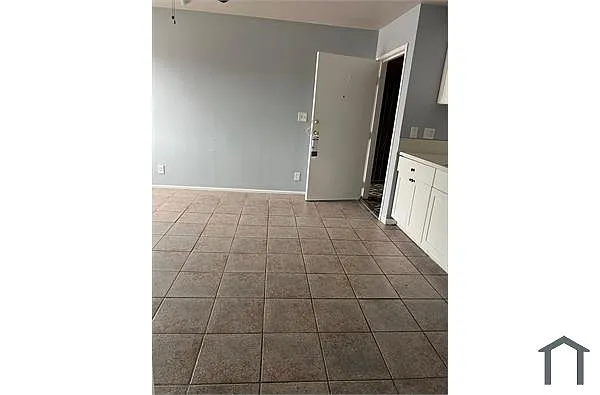 Building Photo - 2429 Griffin Ave #8