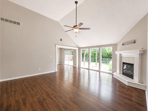 3rd image of 1521 SE Dalton Dr