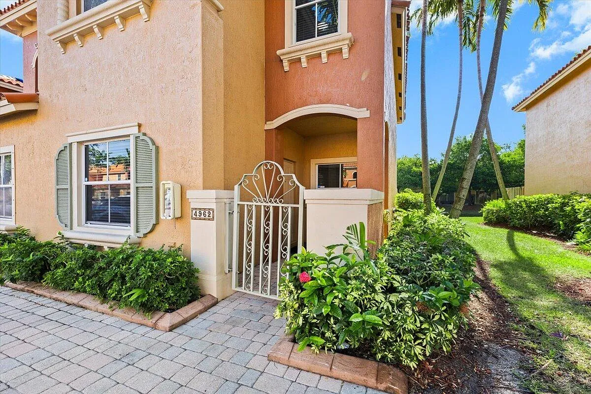 3 bed, 2.5 bath, 1616 sqft, $3,000 — Photo 3