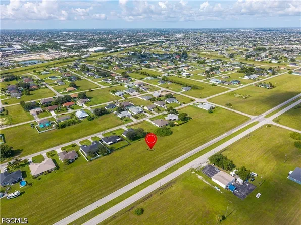 2142 Diplomat Pkwy E, Cape Coral, FL 33909