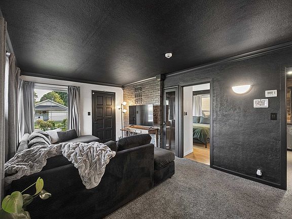 5th image of 811 E Glass Ave