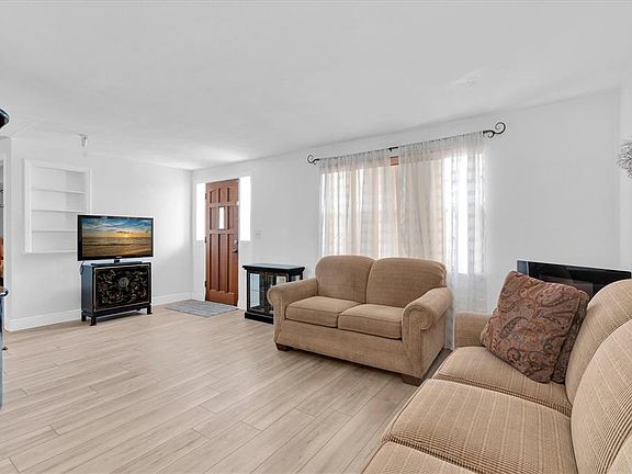 4th image of 4223 MOOG ROAD