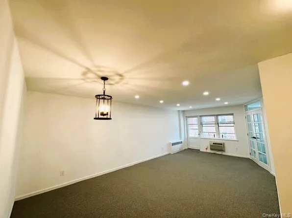 740 E Broadway #3E, Long Beach, NY 11561