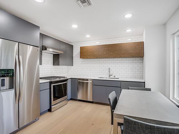 4th image of 11119 Camarillo St APT 119