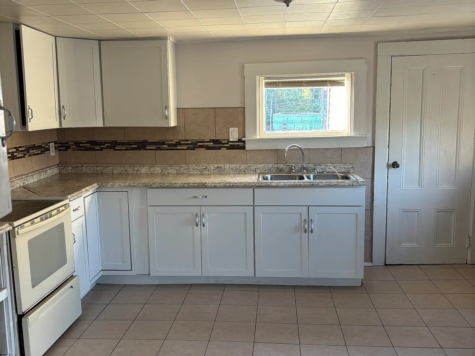 2 bed, 1040 sqft, $2,150 — Photo 2