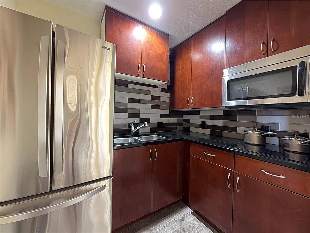 1 bed, 1.0 bath, 700 sqft, $1,600 — Photo 4
