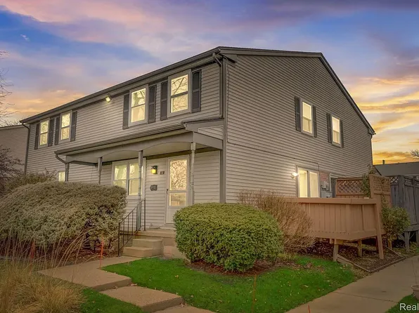 16 Greenwoode Ln, Pontiac, MI 48340