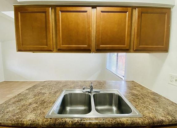 3rd image of 1654 N Beverly Ave