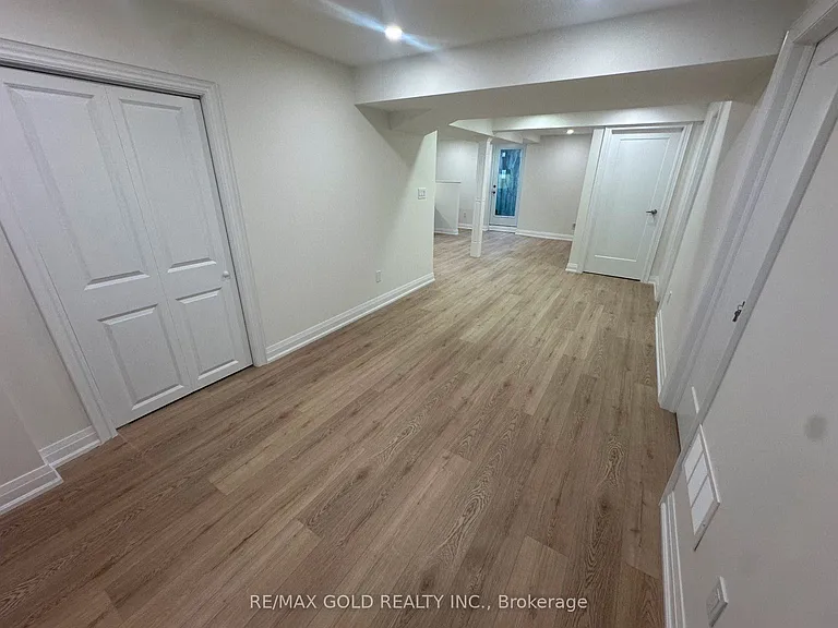 18 Hullen Cres #LOWER LEVEL — Photo 9