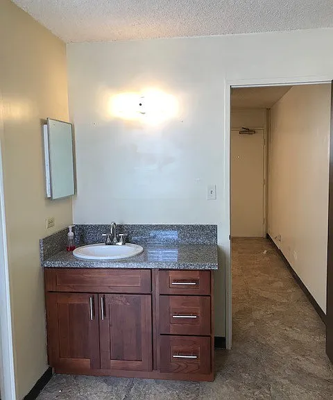 1038 Spencer St — Photo 10