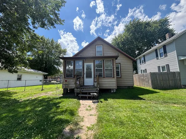 747 20th St, East Moline, IL 61244
