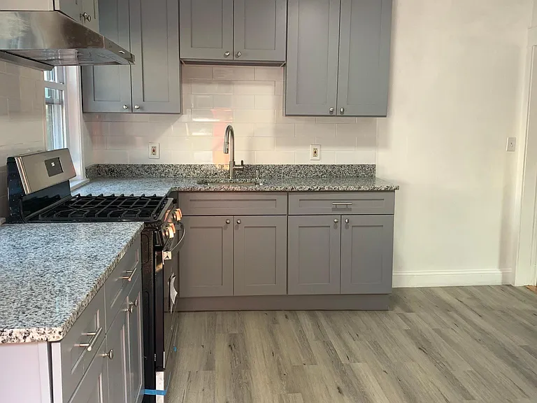 529 Pleasant St #B — Photo 3