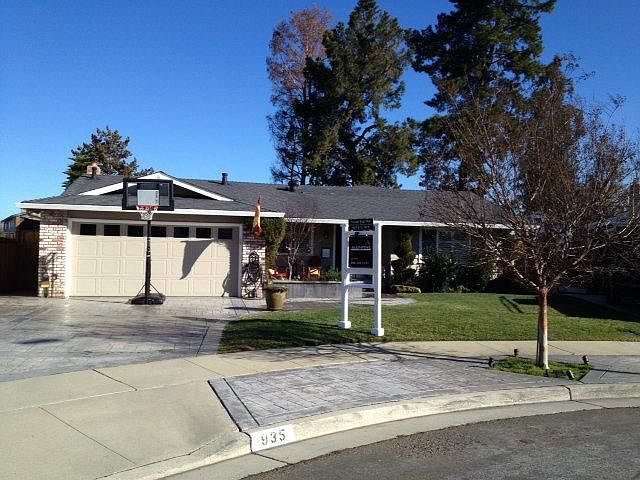 1st image of 935 Larissa Ct