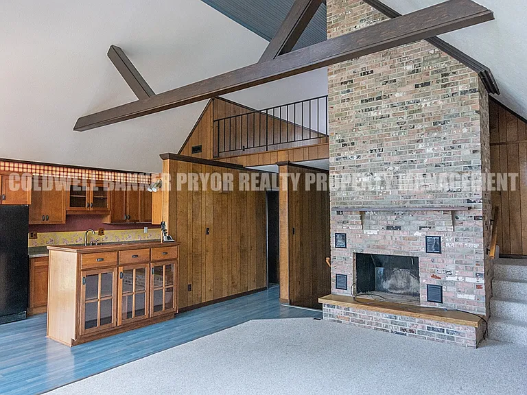 165 Lakeshore Ct — Photo 15